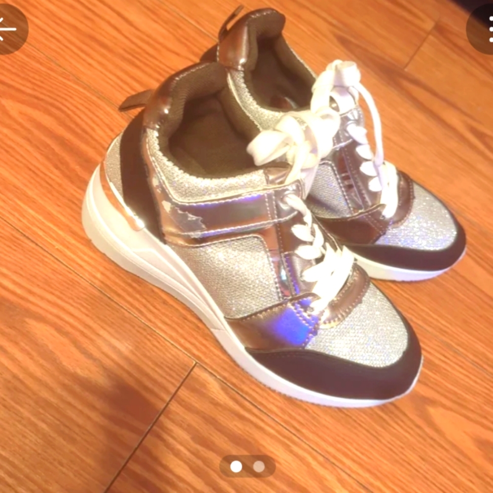 Shoe